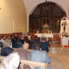 Los cánticos a la Virgen fueron en el interior de la iglesia