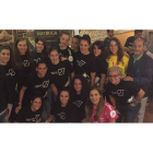 Las jugadoras del Cleba en El Racimo de Oro con las camisetas de Esencia 27.