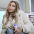 La cantante Yúlia Samóylova, representante de Rusia en el Festival de Eurovisión, en el aeropuerto  Sheremetyevo de Moscú.