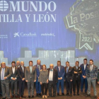 Los premiados, con las autoridades en el acto de El Mundo de Castilla y León. PHOTOGENIC