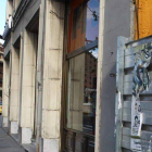 Carteles retirados en una calle de León, en una imagen de archivo.
