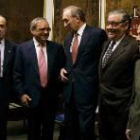 Martín Villa, segundo por la izquierda, y Félix Pacho, cuarto, en la Casa de León en Madrid