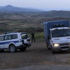 Agentes de policía en la localidad de Orounta, cerca de Nicosia, donde se ha encontrado el cuerpo sin vida de una de las víctimas.