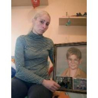Ithaisa, madre de Yeremi muestra un retrato de su hijo en su habitación