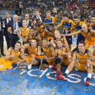 Los jugadores del Herbalife Gran Canaria celebran su victoria frente al Barcelona tras imponerse en la final. DAVID AGUILAR