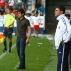 Toñín, dirigiendo a la Deportiva en el partido del play off del 2008 ante el Mérida UD.