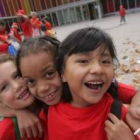 Imagen de archivo de un grupo de niños participando en las actividades divertidas que programa el Mu