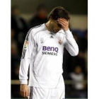 El madridista Van Nistelrooy se lamenta tras el gol del Villarreal
