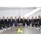 El rey, en el centro, junto a los miembros del Consejo Empresarial para la Competitividad.