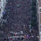 Miles de personas manifestándose en Bilbao contra la política de dispersión de presos de ETA.
