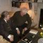 El poeta leonés conversa con el Nobel irlandés Seamus Heaney