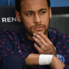 Neymar, en el banquillo del Paris Saint-Germain.