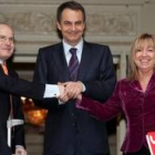 Zapatero con Montilla y Manuela de Madre ayer, en La Moncloa