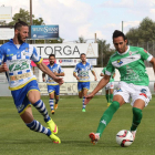 Puente, a la derecha, tratará de poner fin a su sequía goleadora ante el Peña Sport.