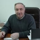 En la imagen el alcalde de Valdevimbre, Miguel Tejedor, en su despacho del ayuntamiento