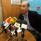 El concejal del PSOE, Alberto Zapico, en una imagen de archivo en el despacho socialista en el Ayunt
