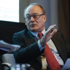 El gobernador del Banco de España, Luis María Linde. DAVID FERNÁNDEZ
