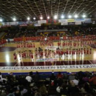 Los equipos de base del Begar formaron en la pista durante el descanso