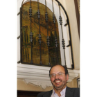 Avelino Fierro presentó la semana pasada, en la Fundación Sierra Pambley, su libro junto al escritor Julio Llamazares y al editor Héctor Escobar