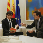 Puigdemont y Rajoy, en la Moncloa, en abril del 2016.