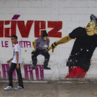 Varias pintadas animan al presidente, en La Habana tras ser operado de cáncer.