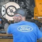 Un trabajador de la fábrica de Ford en Almussafes.