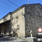La iglesia de San Miguel y el análisis de sus patologías, abajo. DL