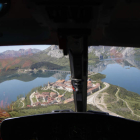Quien contrate el servicio de ‘Piloto por un día’ podrá hacerlo en una avioneta con dos plazas —una para el piloto— o escoger la que tiene cuatro plazas y llevarse a otros dos amigos. En la imagen, una vista aérea de Riaño.