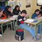 Un grupo de estudiantes durante una clase teórica