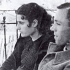 Miguel Hernández junto a su mujer, Josefina Manresa, tras contraer matrimonio en marzo del 37.
