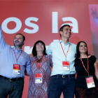 Sánchez entra al congreso del PSOE al grito de “presidente” y recibe el abrazo de Zapatero