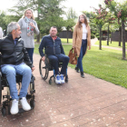 La consejera Isabel Blanco visitaba ayer ‘El Bosque de los Sueños’ en Cubillos del Sil. L. DE LA MATA