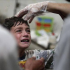Un niño sirio herido en un bombardeo del Gobierno el pasado martes.