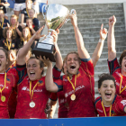 María, segunda por la derecha, celebra junto a sus compañeras el primer puesto en el Europeo. PIERGIONANNI