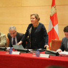 Rosa Valdeón preside la reunión constitutiva del Consejo de Políticas Demográficas. EDUARDO MARGARETO