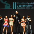 El elenco de la serie ‘Tierra de lobos’, recogiendo un premio durante la pasada edición.