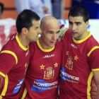 Jordi Adroher, Pedro Gil y Marc Gual se abrazan tras lograr el estéril empate ante Portugal con el que Italia se proclamaba campeona de Europa.