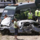 Cuatro personas murieron ayer al caer su vehículo por un barranco en Castellón.