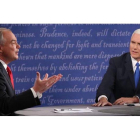 El demócrata Tim Kaine (izquierda) y el republicano Mike Pence, candidatos a la vicepresidencia de EEUU, durante el debate.