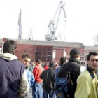 Empleados subcontratados de las industrias auxiliares de La Naval de Sestao, ayer durante la concent