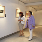 Victorina Alonso y Mercedes González en la inauguración.