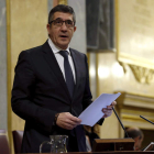 Patxi López se dirige a los diputados durante la sesión constitutiva de la Cámara baja.