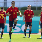 Los integrantes de la selección española entrenan con la intención de llegar al partido de mañana frente a Eslovaquia en el mejor estado físico. PABLO GARCÍA