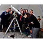 Alumnos del Instituto Padre Isla utilizaron ayer el telescopio que mañana servirá para observar el eclipse parcial de Sol .