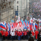 Miles de personas se manifiestan este domingo, en el centro de Moscú a favor de la intervención en Crimea.