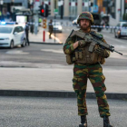 Un soldado, en el exterior de la Estación Central. STEPHANIE LECOCQ