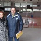 Amparo Villadangos y David Aurich de visita por las instalaciones del Bembibre Arena.