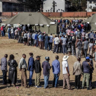 Largas colas para votar en Zimbabue.