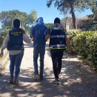 Una operación conjunta desarrollada por la Policía Nacional y la Guardia Civil ha desarticulado un grupo de la banda juvenil violenta Blood, integrado por siete personas asentadas en varios municipios del sur de la provincia de Segovia, donde residía su líder tras haber huido de Madrid al ser amenazado por una banda rival. GUARDIA CIVIL
