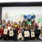 Ganadores y finalistas posan en una foto de familia junto a Covadonga Soto y Rubén Torrado